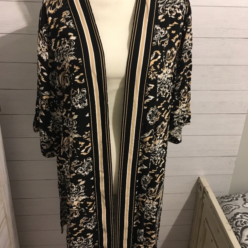 NWOT Maurice’s Floral Kimono